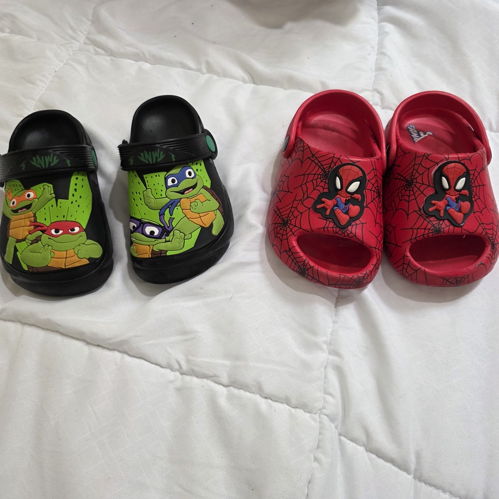 ☆ Kids Cartoon Character Shoes - Black and Red